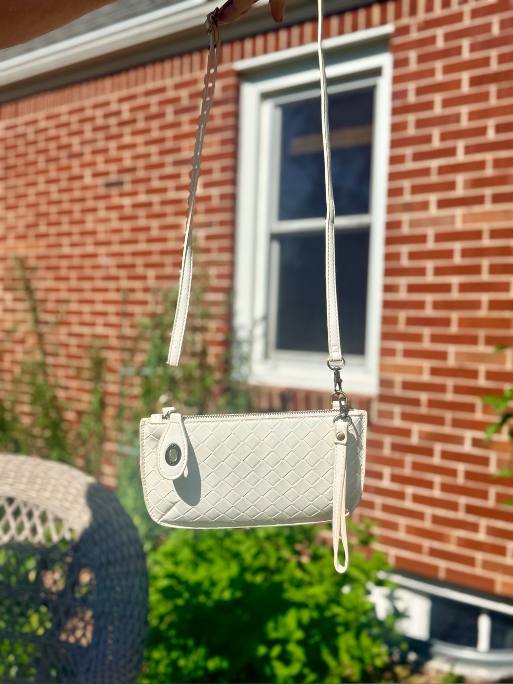 Joy Gryson White Leather Crossbody Wallet Clutch Pouch Built-In Cards